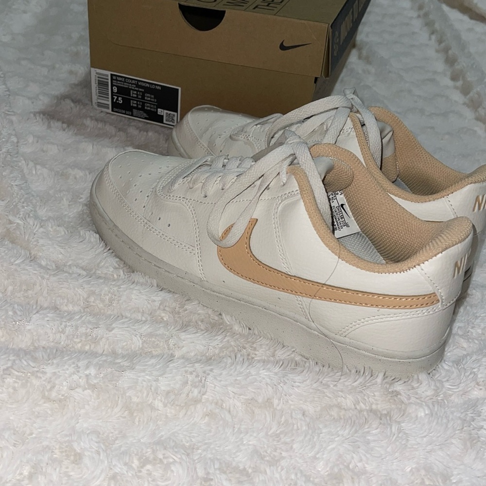 Nike Tennis Shoes